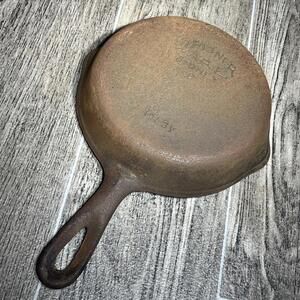 Wagner Ware Sidney Cast Iron # 3 skillet 1053 V * Sits Flat *